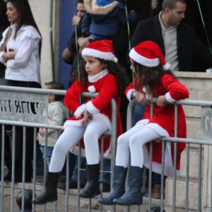 ילדות בתלבושת כריסמס