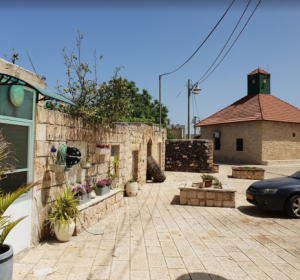חניה וכניסה ברחוב בריחניה