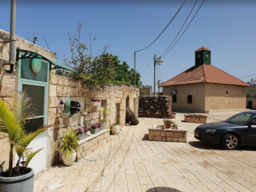 חניה וכניסה ברחוב בריחניה